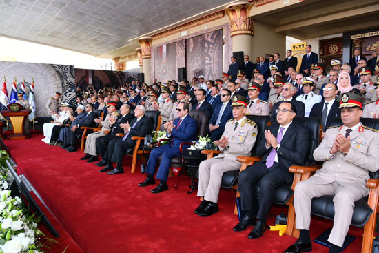 الرئيس السيسى خلال الاحتفال بتخريج دفعات جديدة من الكليات العسكرية (20)