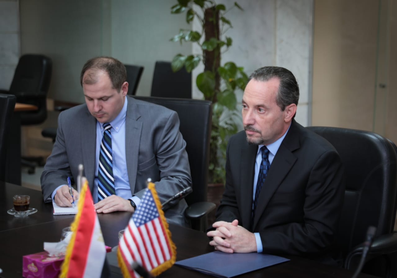 لقائم بأعمال السفارة الأمريكية بالقاهرة سبل تعزيز التعاون