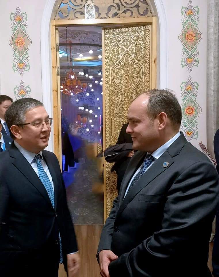 مباحثات وزير التجارة والصناعة في كازاخستان