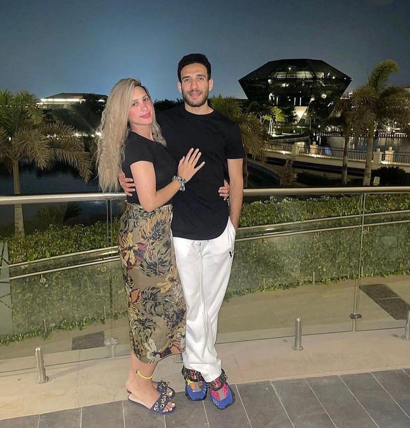 هشام محمد و زوجته