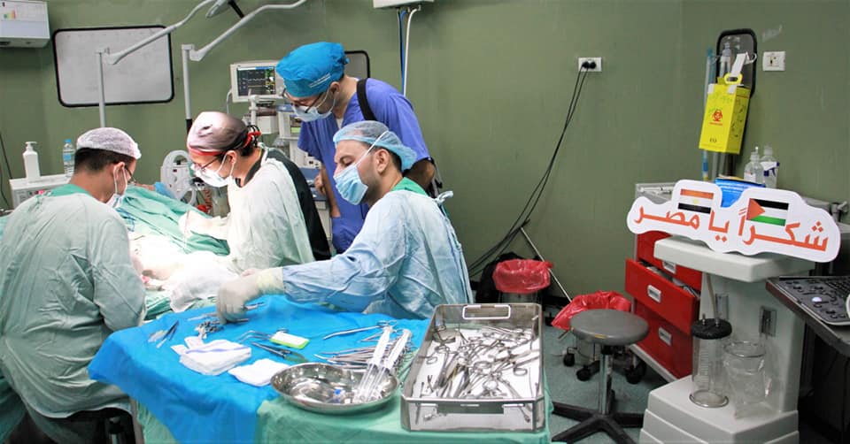 الأطقم الطبية الفلسطينية تحتفي بالوفد الطبي المصري