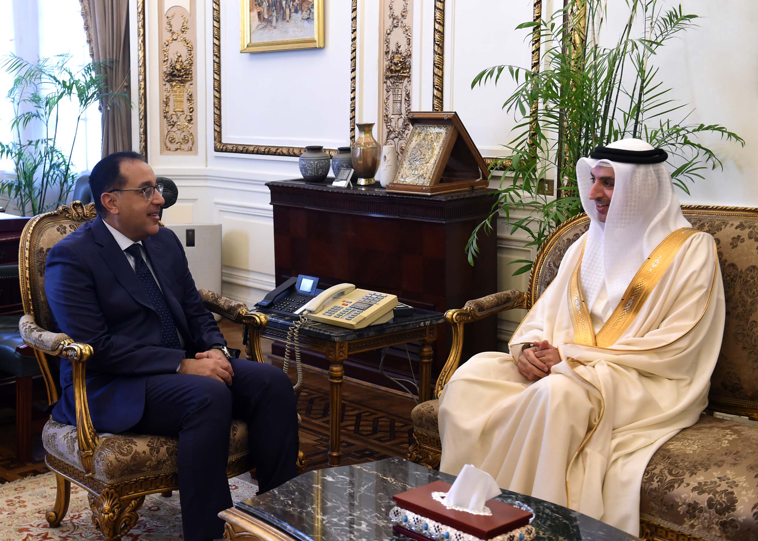 لقاء مصطفى مدبولى رئيس مجلس الوزراء وسفير البحرين لدى مصر (1)