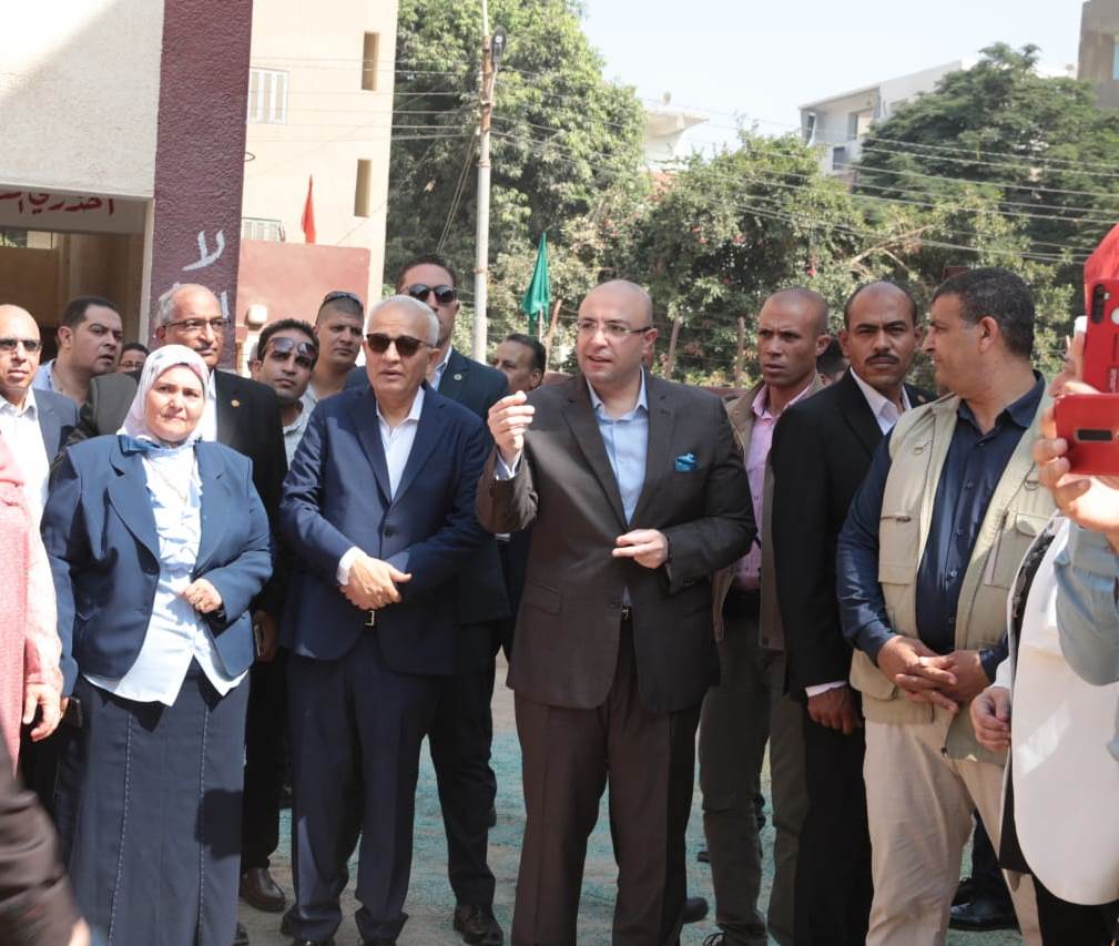 وزير التعليم ومحافظ بنى سويف يتفقدان مدرسة الشهيد محمد مرزوق (2)
