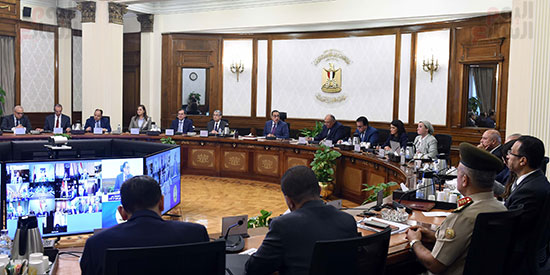 رئيس الوزراء يترأس الاجتماع الحادى عشر للجنة العليا المعنية بالتحضير لاستضافة COP27 (4)