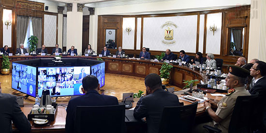 رئيس الوزراء يترأس الاجتماع الحادى عشر للجنة العليا المعنية بالتحضير لاستضافة COP27 (3)