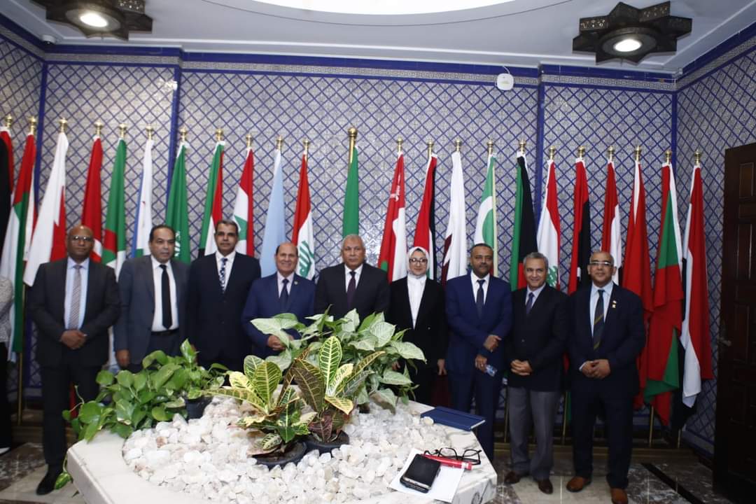 محافظ الوادي الجديد يشارك بإجتماع إعلان الخارجة عاصمة البيئة العربية (2)