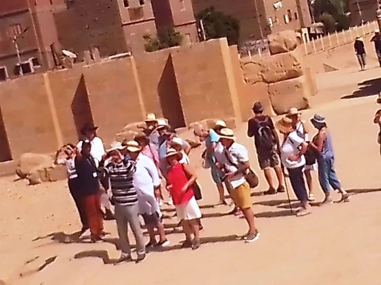 زيارة السياح للمناطق الأثرية والسياحية (1)