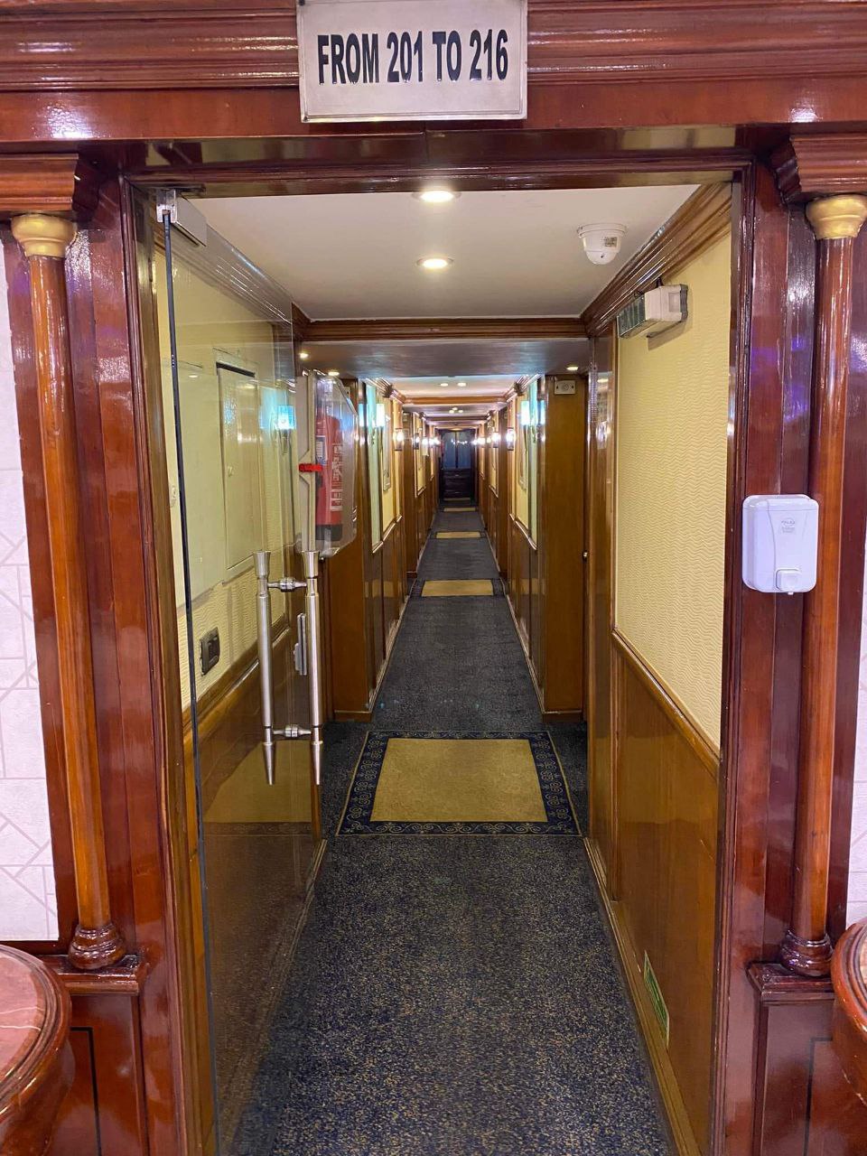 غرف المراكب النيلية لخدمة السائحين