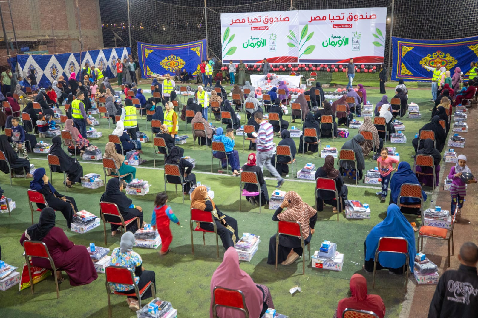 قافلة صندوق تحيا مصر تواصل  عملها لليوم الثاني في محافظة أسيوط
