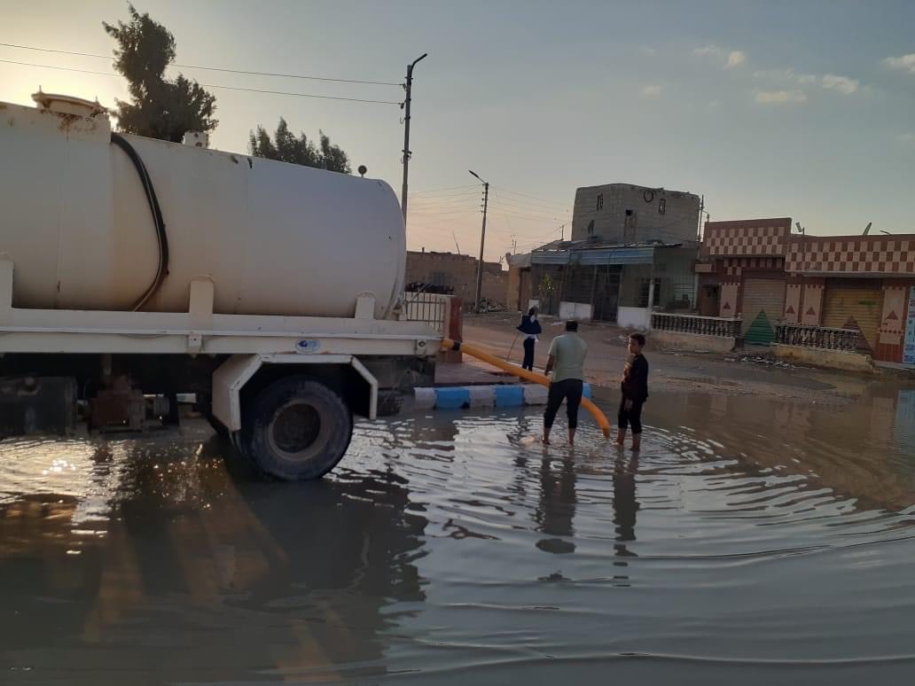 سحب تجمعات مياه الأمطار من شوارع مدينة الحسنة (3)