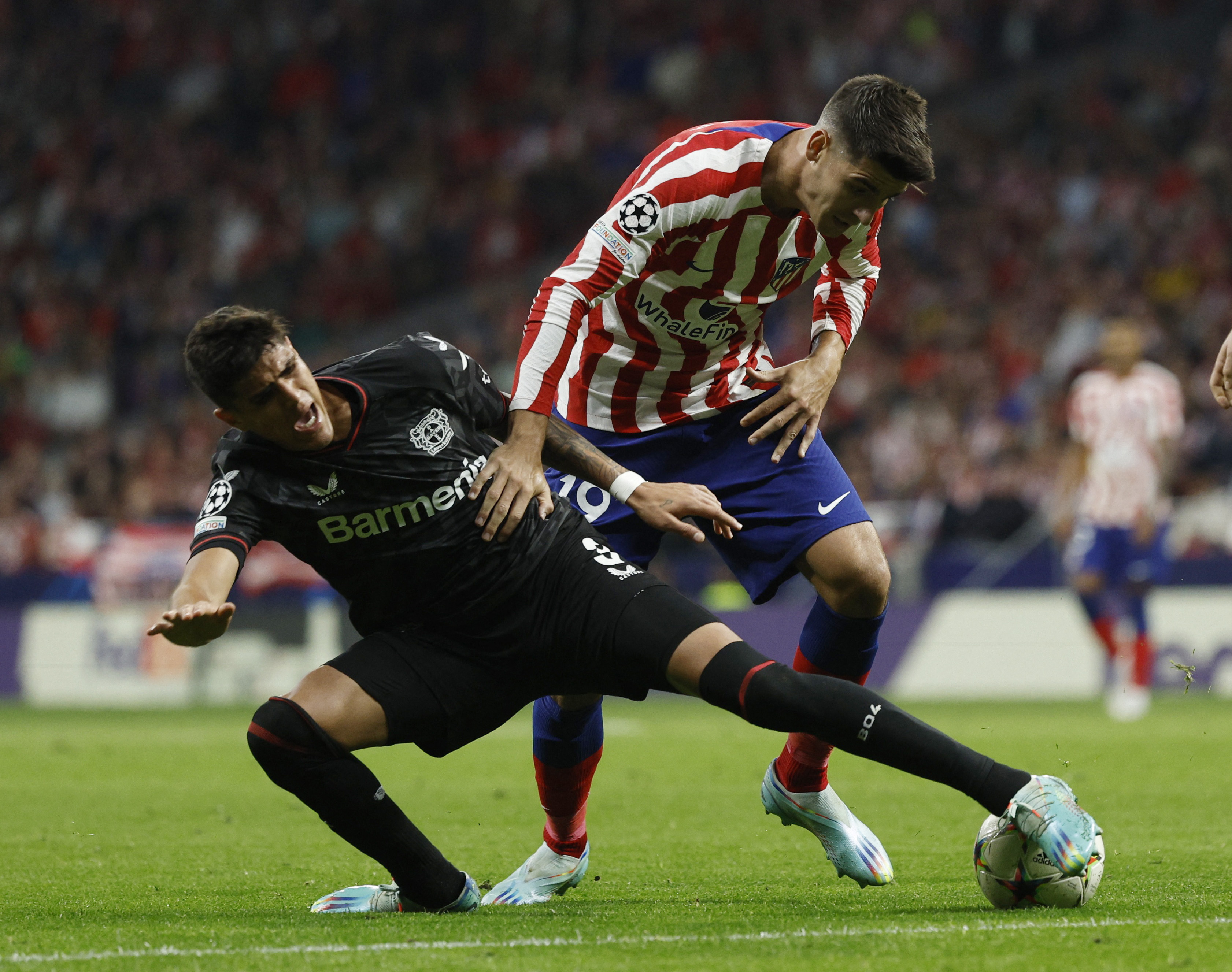 أتلتيكو مدريد ضد باير ليفركوزن (6)