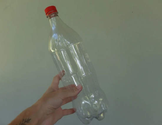 زجاجة بلاستيك نظيفة