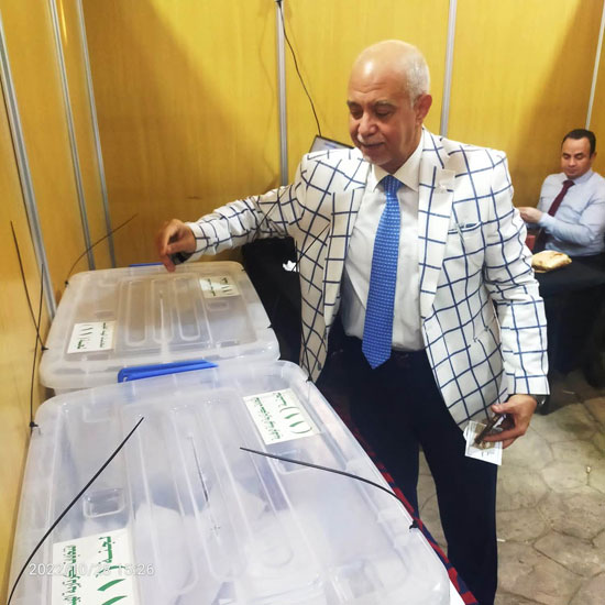 النائب حازم الجندى يدلى بصوته فى انتخابات الهيئة العليا لحزب الوفد (4)