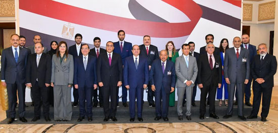 لقاء  الرئيس عبد الفتاح السيسي مع ممثلي رابطة رجال الأعمال القطريين (3)