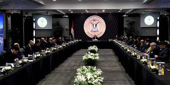 اجتماع رئيس مجلس الوزراء بمقر الهيئة العامة للاستثمار مع وفد كويتي ضم نحو 45 من رجال الأعمال والاقتصاد والتجارة والبنوك (14)