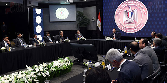 اجتماع رئيس مجلس الوزراء بمقر الهيئة العامة للاستثمار مع وفد كويتي ضم نحو 45 من رجال الأعمال والاقتصاد والتجارة والبنوك (3)