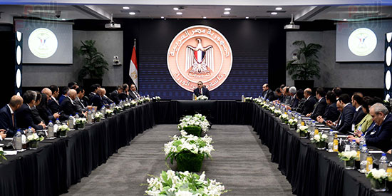 اجتماع رئيس مجلس الوزراء بمقر الهيئة العامة للاستثمار مع وفد كويتي ضم نحو 45 من رجال الأعمال والاقتصاد والتجارة والبنوك (11)