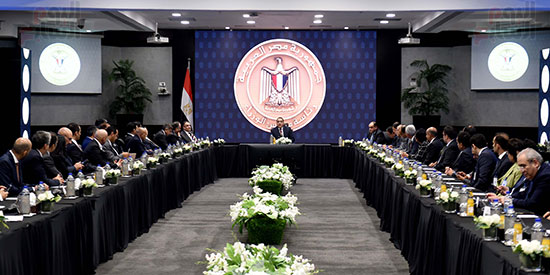 اجتماع رئيس مجلس الوزراء بمقر الهيئة العامة للاستثمار مع وفد كويتي ضم نحو 45 من رجال الأعمال والاقتصاد والتجارة والبنوك (10)