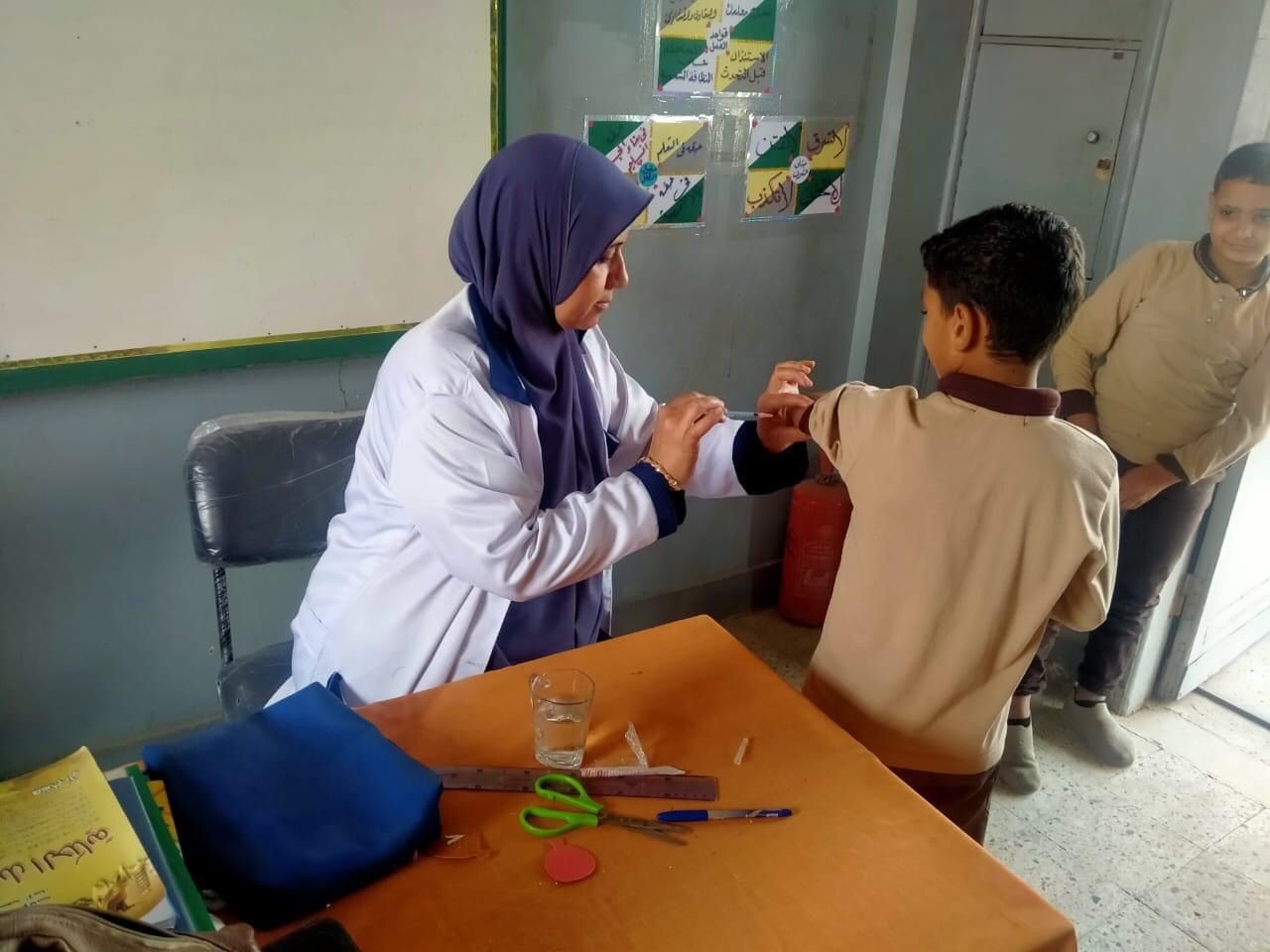 تطعيم الطلاب بالمدارس