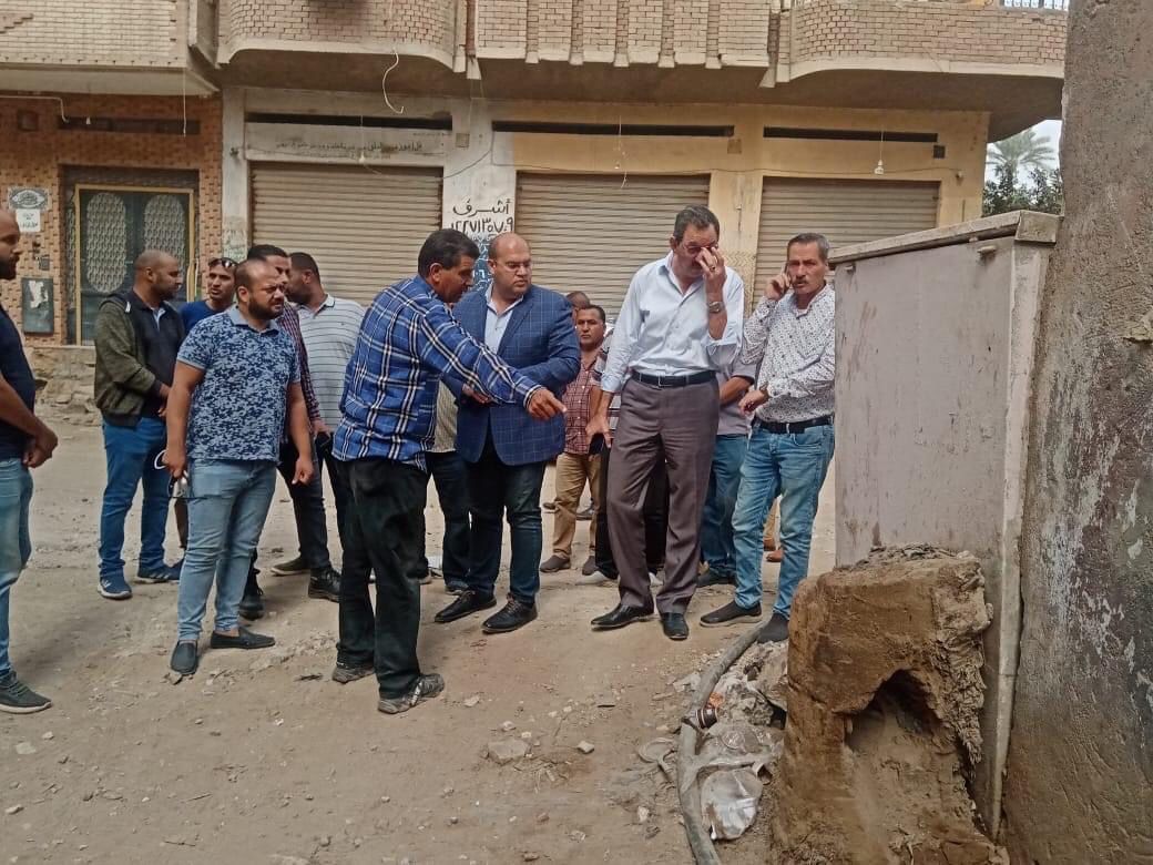 نائب محافظ الجيزة يتفقد أعمال الرصف والتطوير بشوارع مدينة الحوامدية