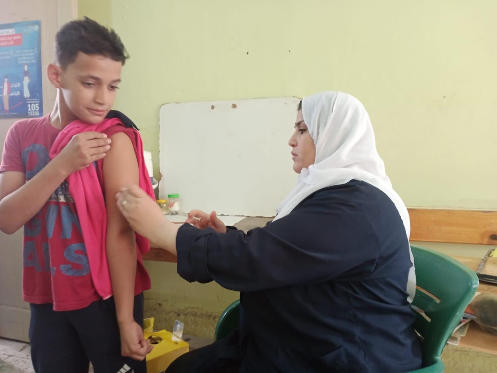 تطعيم 186 ألف طالب ضد الوباء السحائى بمدارس الجيزة
