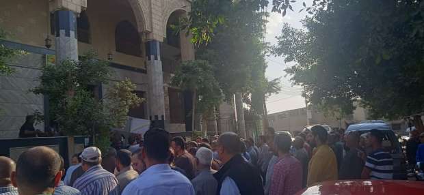تشييع جثمان مدرس توفي أثناء اليوم الدراسي بمدرسة في شبرا الخيمة (4)