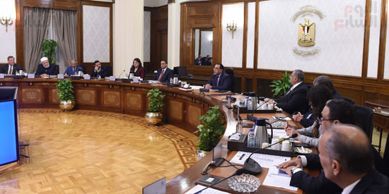 رئيس الوزراء يلتقى رؤساء اللجان النوعية بمجلس النواب (4)