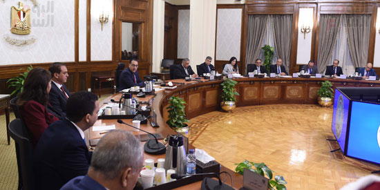 رئيس الوزراء يلتقى رؤساء اللجان النوعية بمجلس النواب (1)