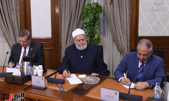 رئيس الوزراء يلتقى رؤساء اللجان النوعية بمجلس النواب (13)