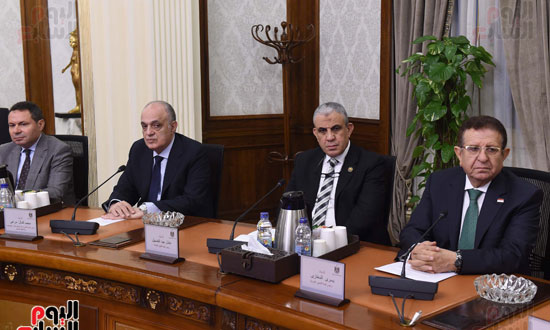 رئيس الوزراء يلتقى رؤساء اللجان النوعية بمجلس النواب (10)