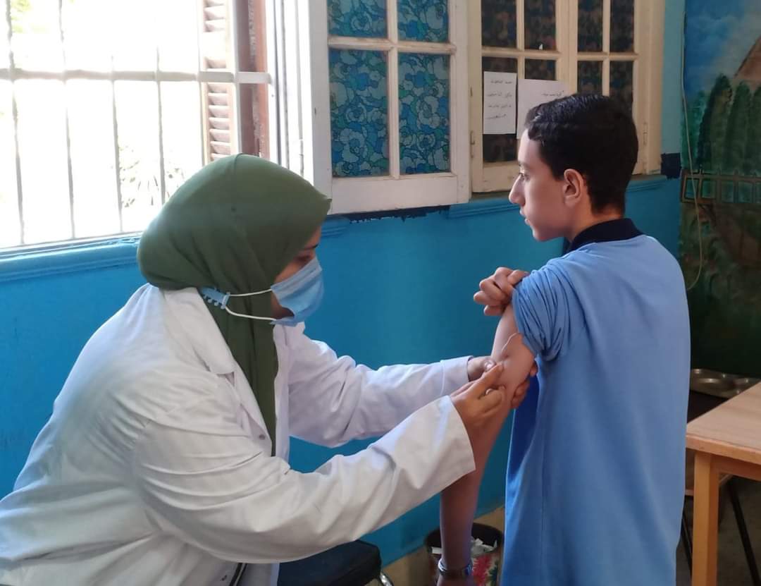 تطعيم طلاب المدارس ضد الالتهاب السحائى