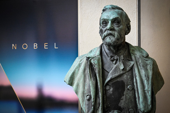 تمثال الفريد نوبل