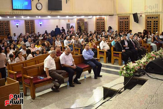 مجمع القاهرة الإنجيلي يحتفل بتكريم الكنائس والأطفال المتفوقين بقطاع مدارس الأحد (9)