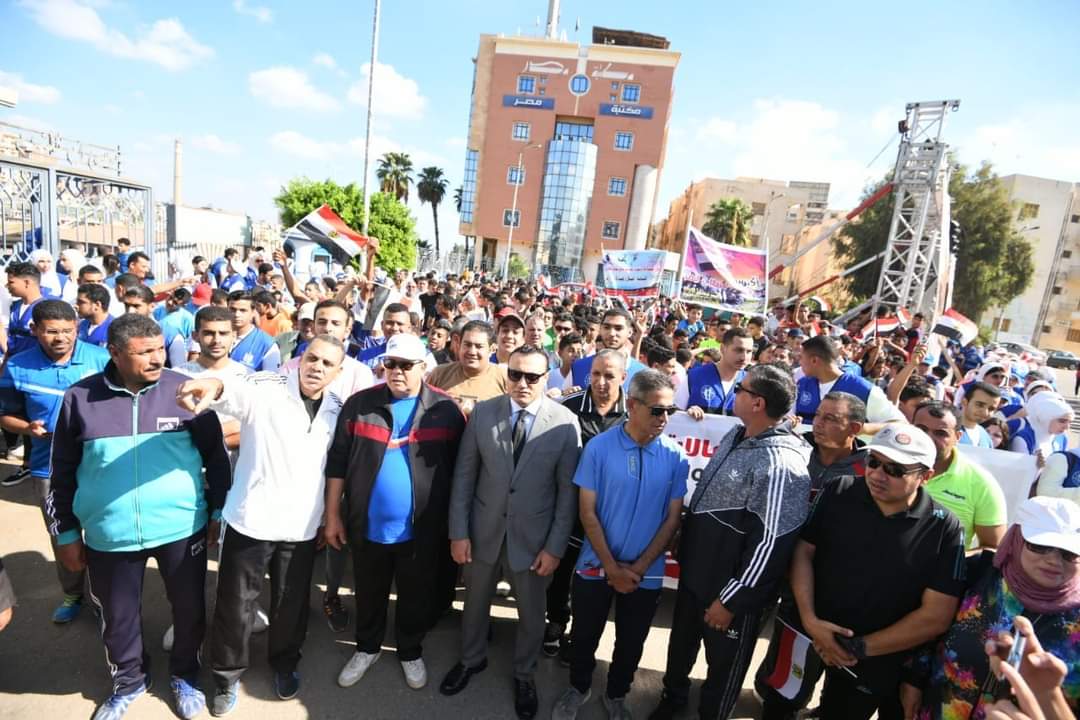 شوارع المنصورة  تشهد إحتفالا بالذكري 49 لنصر أكتوبر (1)