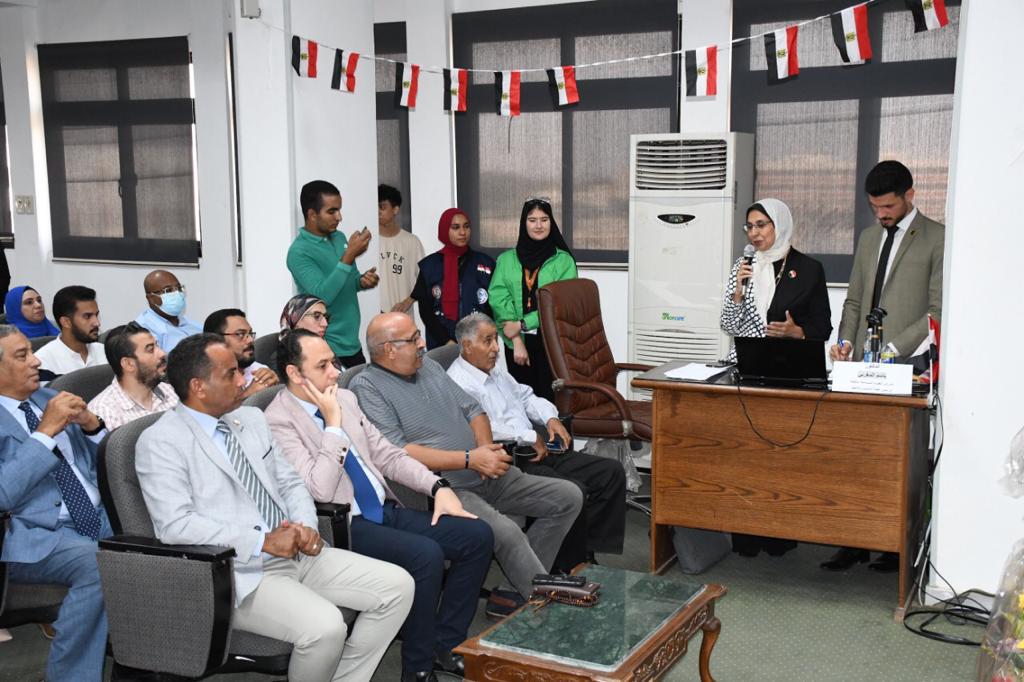 جانب من الندوة والضيوف (5)