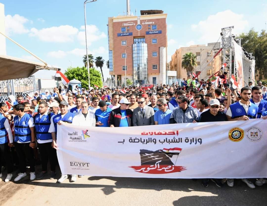 شوارع المنصورة  تشهد إحتفالا بالذكري 49 لنصر أكتوبر (2)