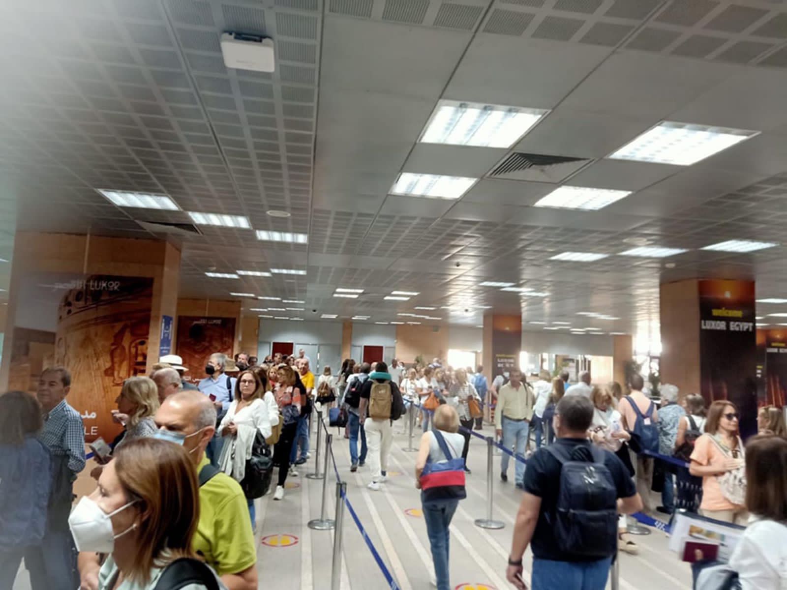مطار الأقصر يستقبل أولي رحلات طيران البحر الأحمر من أسبانيا (2)