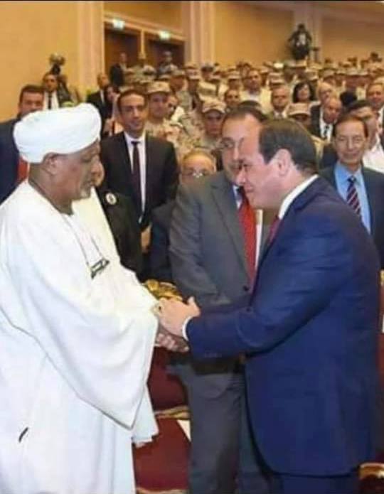 الرئيس السيسى مع الصول أحمد إدريس