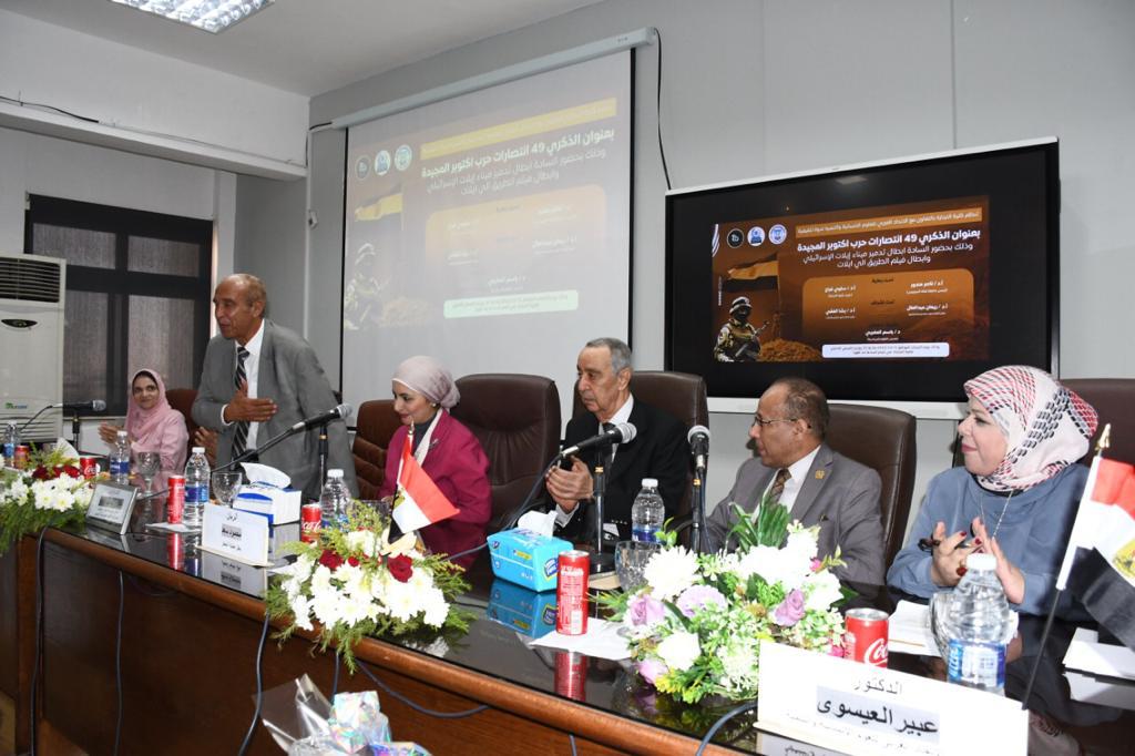 جانب من الندوة والضيوف (4)