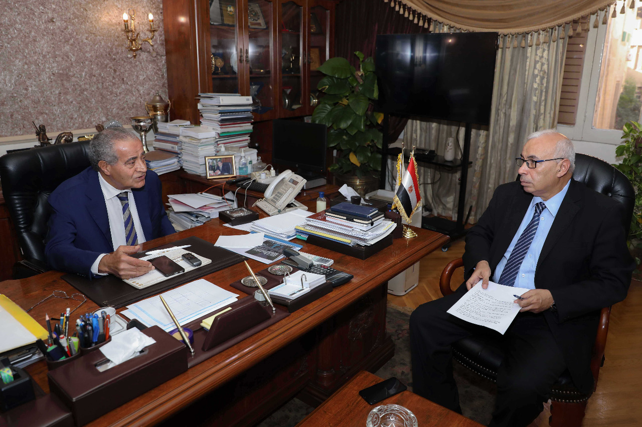 وزير التموين في حوار مع علي حسن رئيس تحرير وكالة أنباء الشرق الأوسط