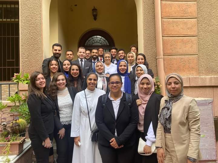 طلاب جامعة أسيوط مع طلاب دولة أوروغواي خلال زياراتهم للمعهد الدبلوماسى بالقاهرة