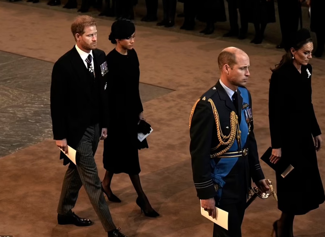 وليام وكيت وهارى وميجان فى جنازة الملكة اليزابيث