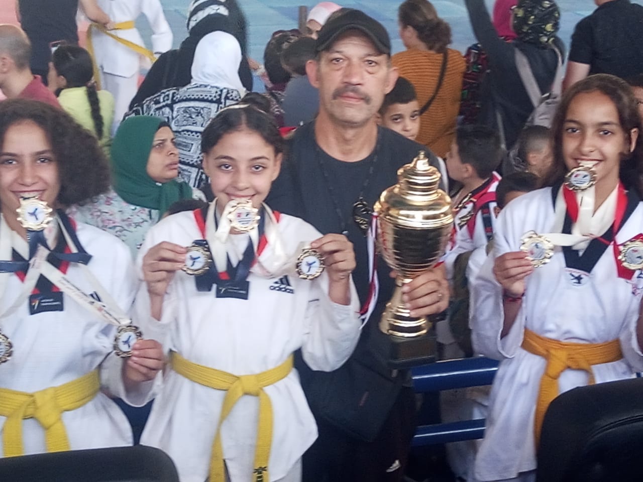 أبطال تايكوندو مطوبس يحصدون كأس بطولة وسط الدلتا للبومزا