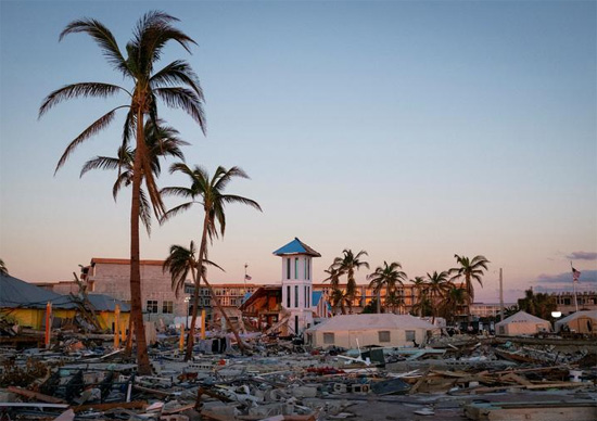 قايا مطاعم ومتاجر وأعمال أخرى مدمرة بعد أن تسبب إعصار إيان في دمار واسع النطاق