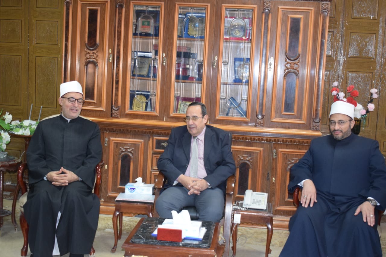 محافظ شمال سيناء يستقبل الأمين العام لمجمع البحوث الإسلامية (2)