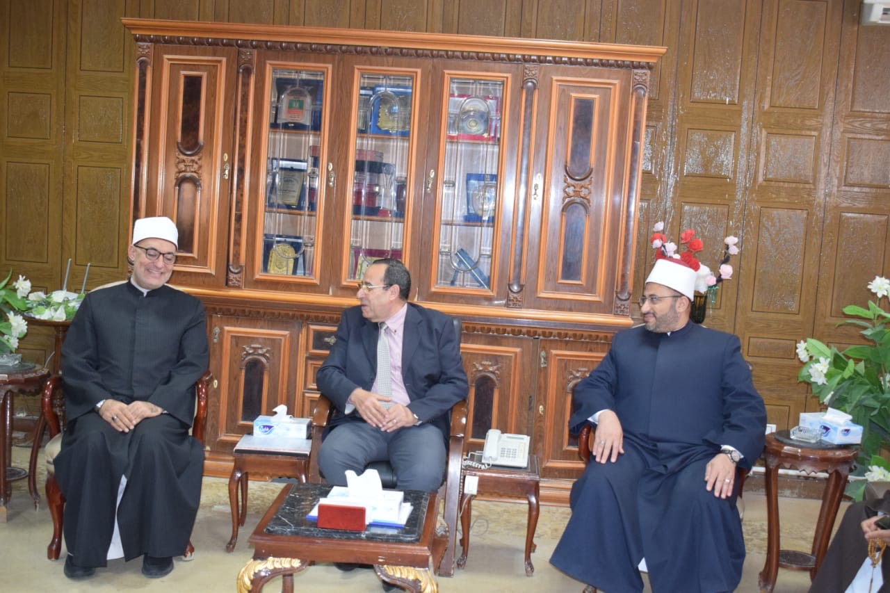 محافظ شمال سيناء يستقبل الأمين العام لمجمع البحوث الإسلامية (3)