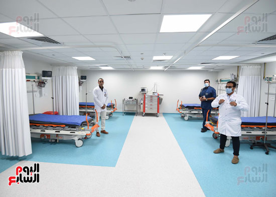 رئيس الوزراء يطمئن على التجهيزات والاستعدادات النهائية بمستشفى شرم الشيخ (12)