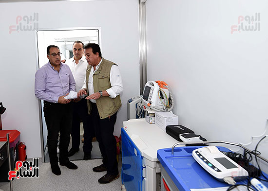 رئيس الوزراء يتفقد المستشفى المُجهز بنطاق مركز المؤتمرات بشرم الشيخ  (8)