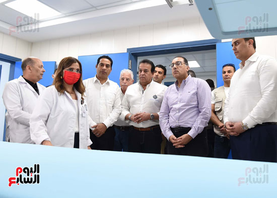 رئيس الوزراء يطمئن على التجهيزات والاستعدادات النهائية بمستشفى شرم الشيخ (16)