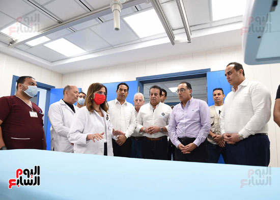 رئيس الوزراء يطمئن على التجهيزات والاستعدادات النهائية بمستشفى شرم الشيخ (17)